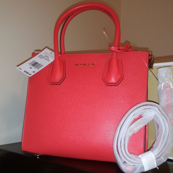 🆕Michael Kors medium tote. - Picture 2 of 13